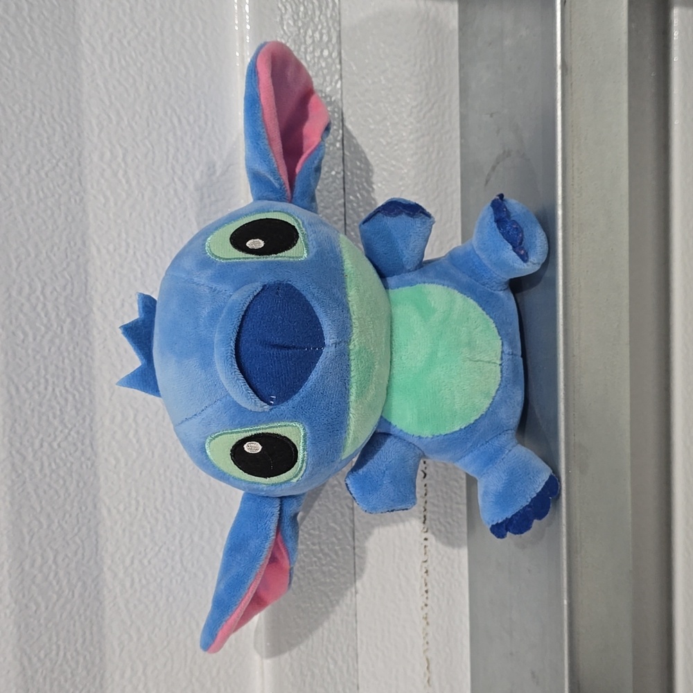 Disney's Stuffed 7 Inch Stitch with  Wide ‎ Eyes with Suction Cup NWOT